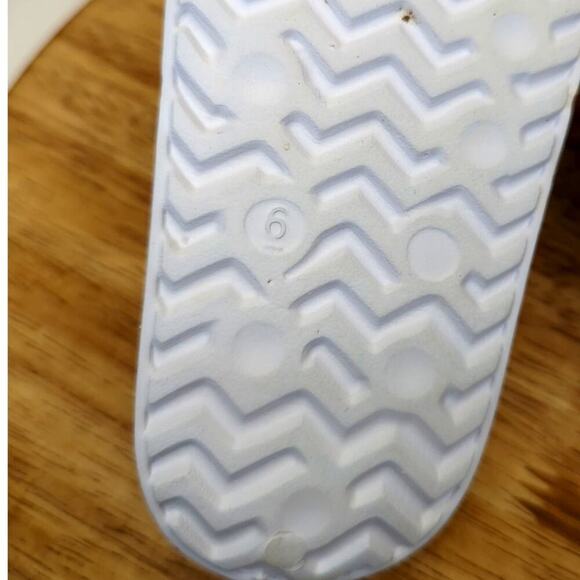 Baby Shark Sandals Size 6 - Picture 8 of 8